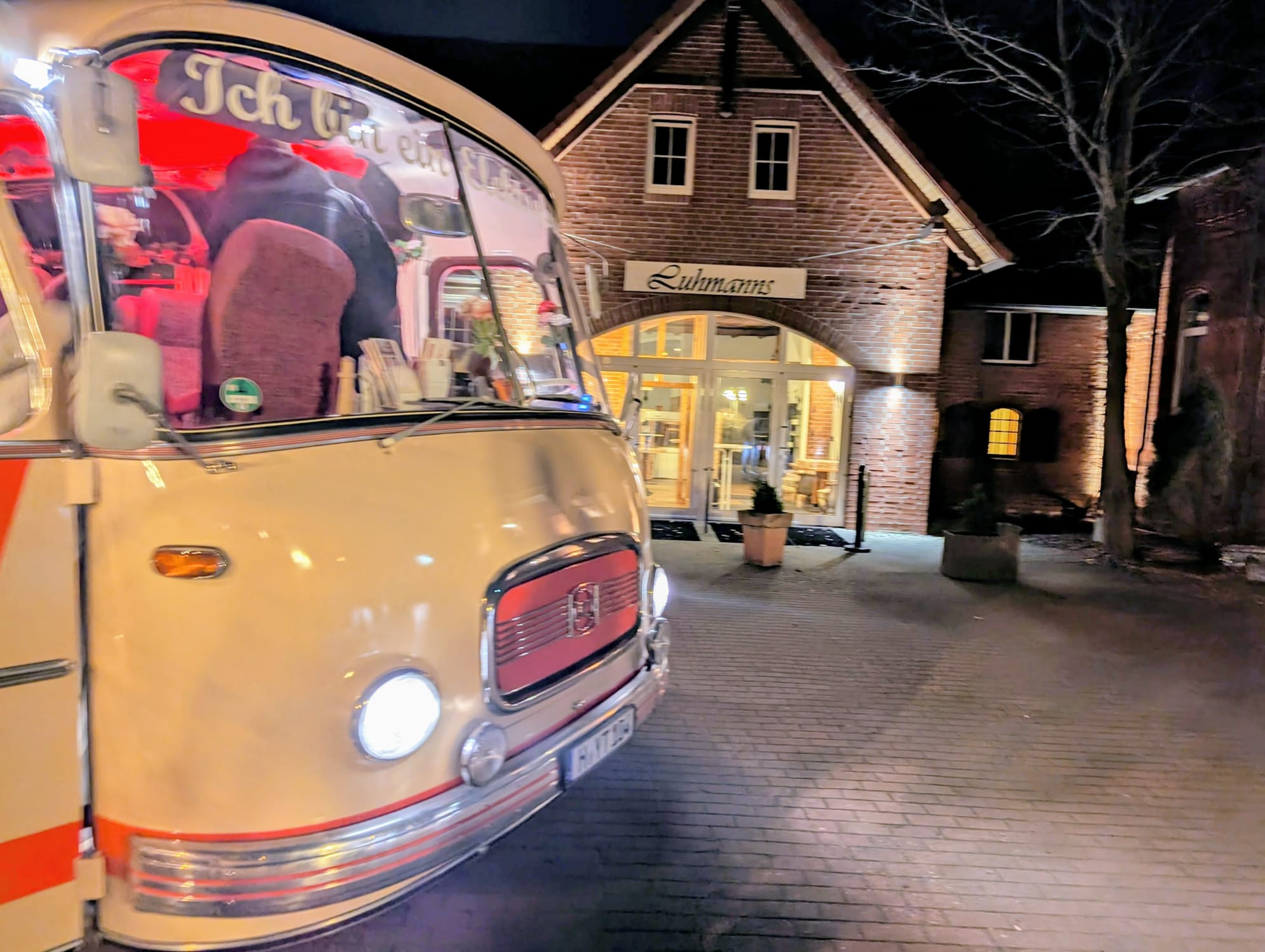 Oldtimer-Bus Luhmanns Nacht essBAr Catering