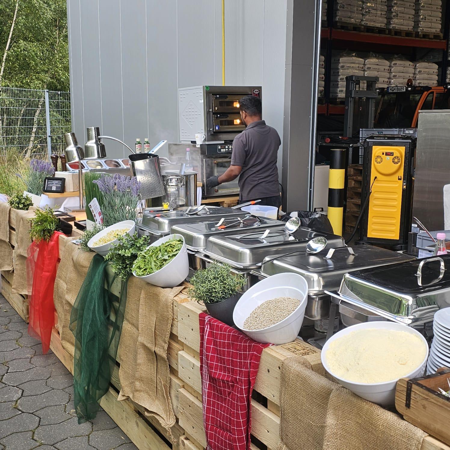 Vor-Ort-Zubereitung mobile Küche essBAr Catering