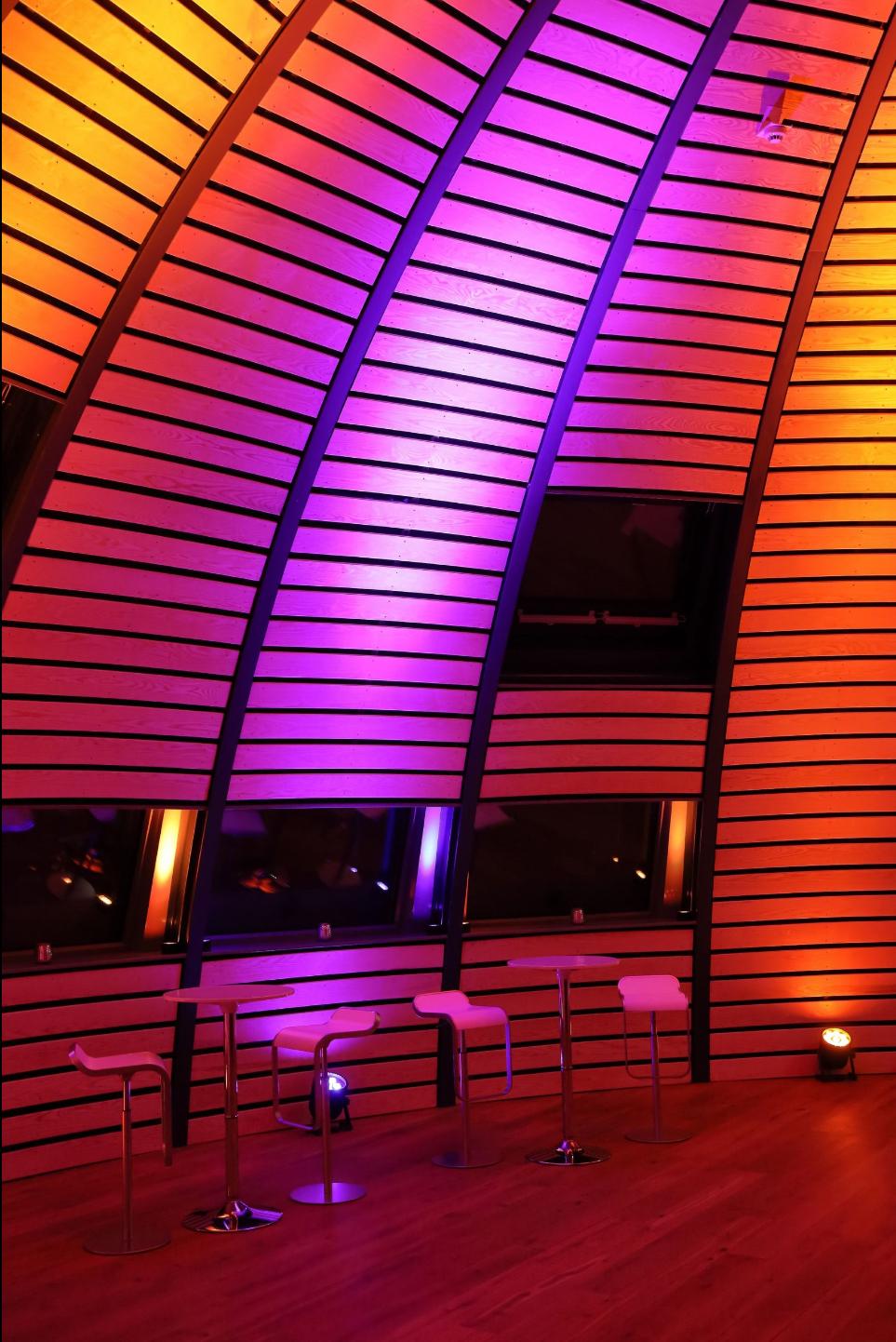 Dänischer Pavillon Abend Stehtische